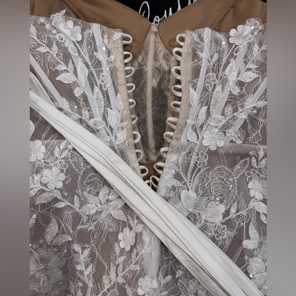 ANDREA & LEO Bridal Dress- white size 4 - Picture 10 of 17